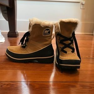 Sorel Snow Boots in Camel with Fur Lining